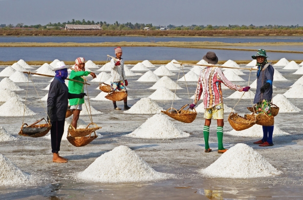 salt_farmers_-_pak_thale-edit1
